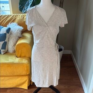 NWT H&M Ivory Cream and Black Patterned Short Sleeve Faux Wrap Dress Size Medium